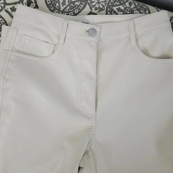 Aritzia Wilfred The Melina Birch High Rise Faux Leather Cropped Pant - Picture 8 of 16